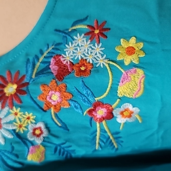 Women's Pullover Embroidered Blouse - Picture 3 of 3
